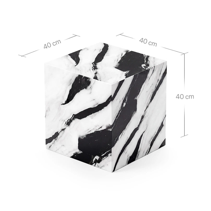 Technisches Bild mit Maßangaben für den Gonia Beistelltisch aus Panda White Marmor. Die Grafik zeigt die kompakten Würfel-Dimensionen von 40x40x40 cm für das minimalistische Naturstein-Design.