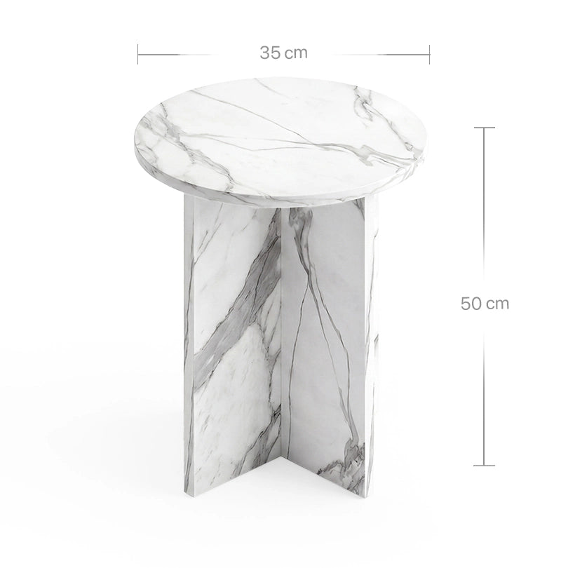 Maßbild des Hillu Beistelltischs in Calacatta White Marmor. Die Grafik zeigt die technischen Produktdaten: eine Höhe von 50 cm sowie einen Tischplattendurchmesser von 35 cm für das architektonische Marmor-Design.
