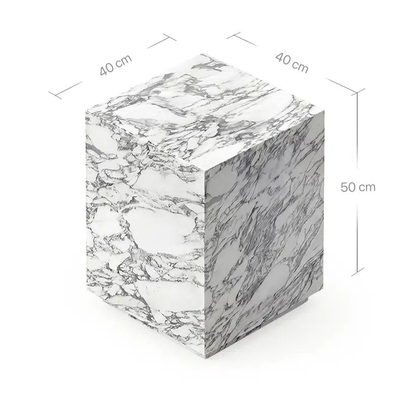 Technisches Bild mit Maßangaben für den Pella Beistelltisch aus Arabescato Marmor. Eingezeichnet sind die Höhe von 50 cm sowie die quadratische Grund- und Stellfläche von 40x40 cm des monolithischen Designs.