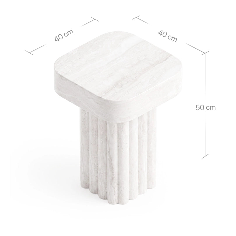 Technisches Bild mit Maßangaben für den Kutia Beistelltisch aus super weißem Travertin. Eingezeichnet sind die Produktdimensionen: eine Höhe von 50 cm sowie eine quadratische Stellfläche von 40x40 cm mit abgerundeten Ecken.