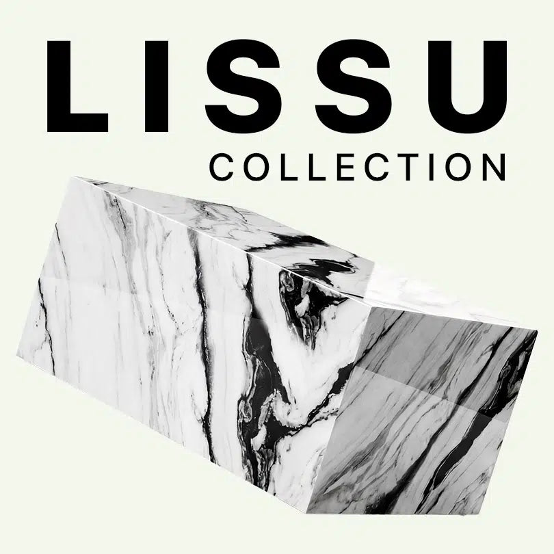 Werbegrafik für die Lissu Collection von Menelame. Zu sehen ist eine perspektivische Detailansicht des massiven Couchtischs aus Panda White Marmor mit seiner markanten, kontrastreichen schwarz-weißen Maserung vor dem Markenschriftzug.