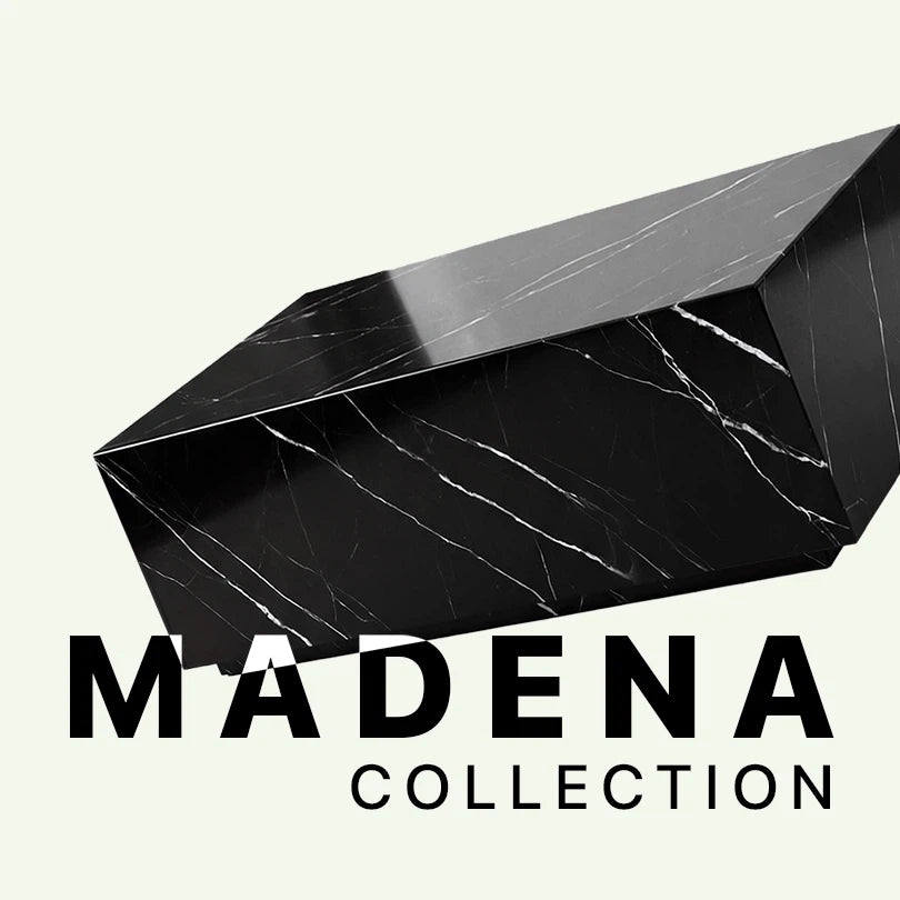 Werbegrafik der Madena Collection von Menelame. Zu sehen ist eine perspektivische Detailansicht des massiven Couchtisches aus schwarzem Nero Marquina Marmor mit seinen charakteristischen weißen Adern vor dem Markenschriftzug.