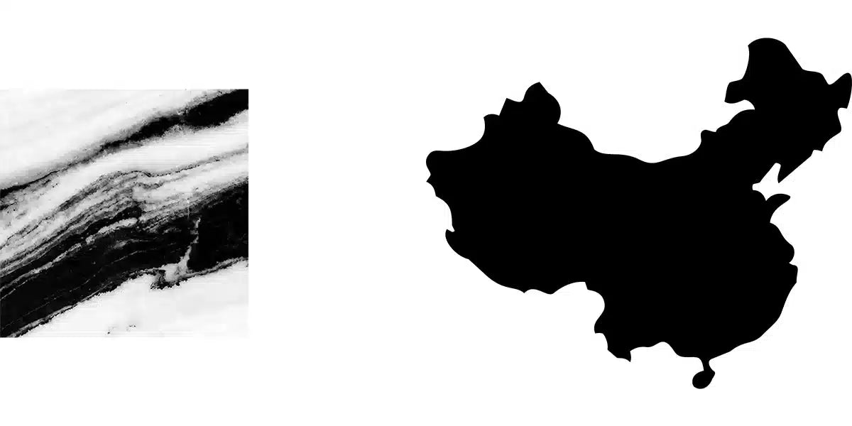 Kontrastreicher Panda White Marmor mit breiten schwarzen Wellen auf weißem Grund und die Silhouette von China – Menelame Materialübersicht.