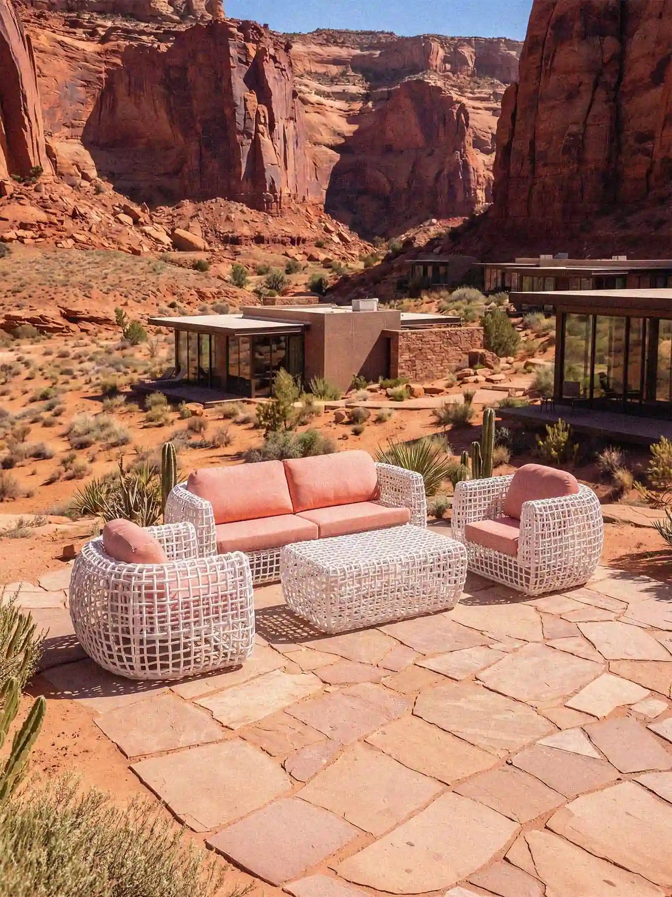 Luxuriöses Menelamé Garten-Lounge-Set Durnes in korallenrotem Design vor einer beeindruckenden Canyon-Kulisse.