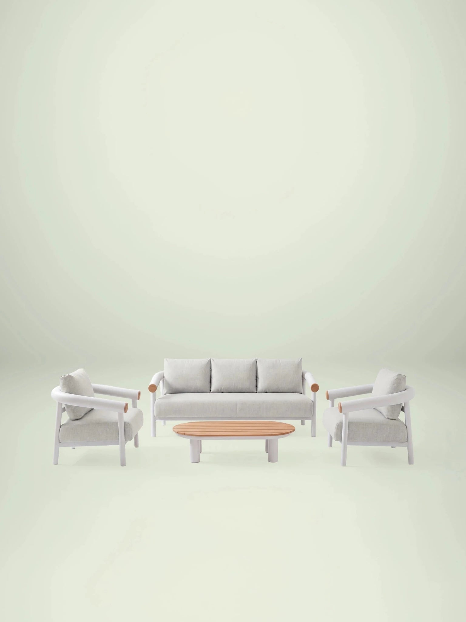 Menelamé Garten-Lounge Kanunu: Modernes Set aus weißem Aluminium mit Teakholz-Tisch und hellgrau melierten Olefin-Polstern.